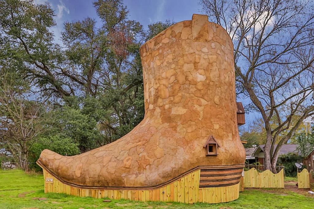 Cowboy Boot House Luigi Ottolini
