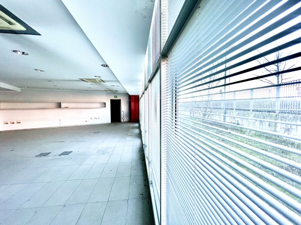 Luigi Ottolini Romano di Lombardia capannone 4000 mq commerciale showroom vendita Bergamo Brescia Milano luxury  12