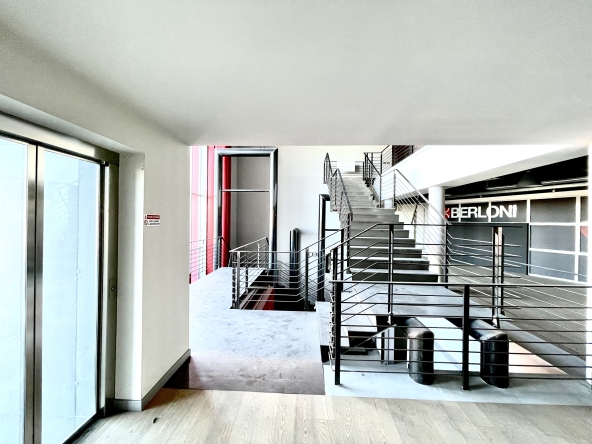 Luigi Ottolini Romano di Lombardia capannone 4000 mq commerciale showroom vendita Bergamo Brescia Milano luxury  18