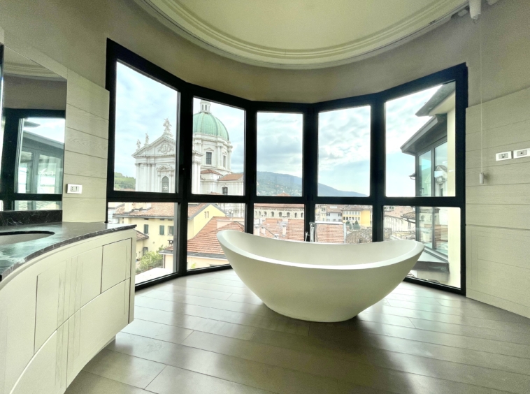 Brescia centro attico terrazzo Luigi Ottolini vendita Milano luxury real estate immobiliare lusso
