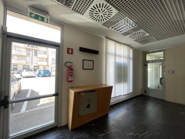 Luigi Ottolini Lonate Pozzolo Varese ufficio negozio banca vendita Bergamo Milano centro luxury 42
